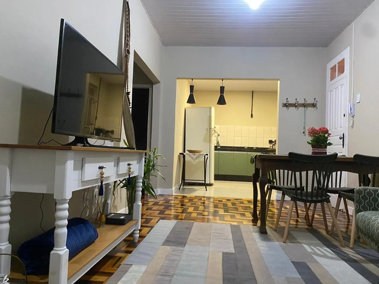 Casa 9A- 2 Quartos Prox Beira Mar 0*, Флорианополис